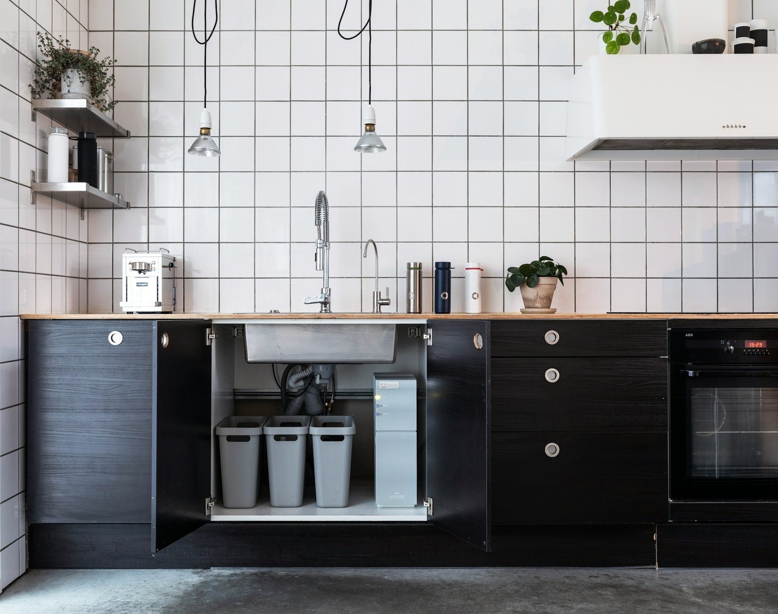 Cabinet door used for additional kitchen sink storage